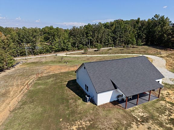 3rd image of 579 Tuscumbia Rd