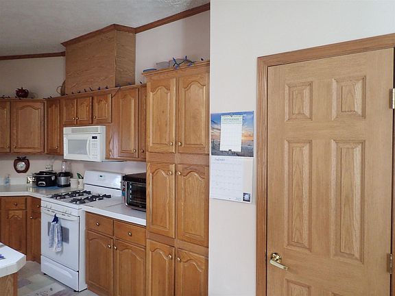 5th image of 29946 Roscommon Dr