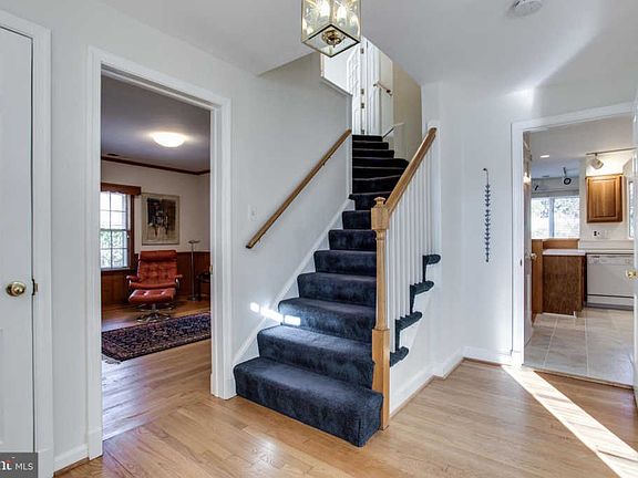4th image of 9505 Culver St
