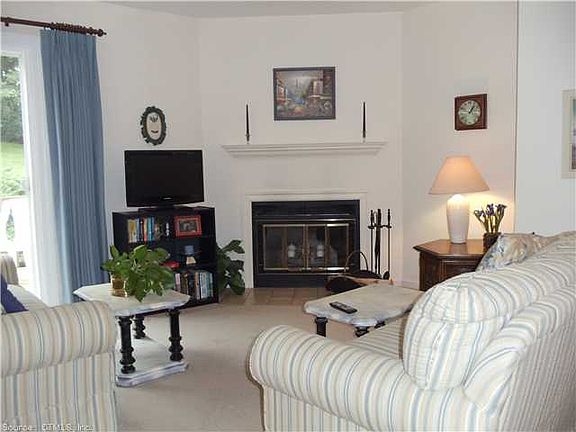 4th image of 503 Carlton Ln