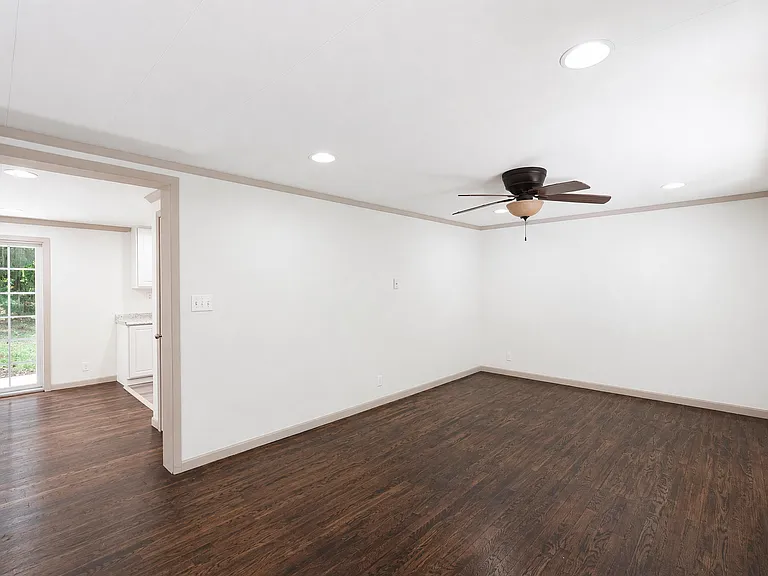 1042 Floral Ct — Photo 15