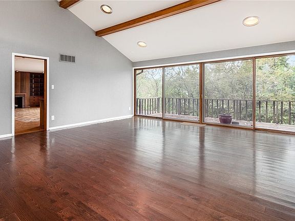 5th image of 522 W Highland Dr