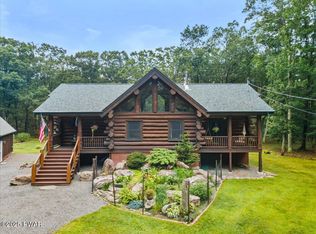 157 Tinkwig Dr, Hawley, PA 18428