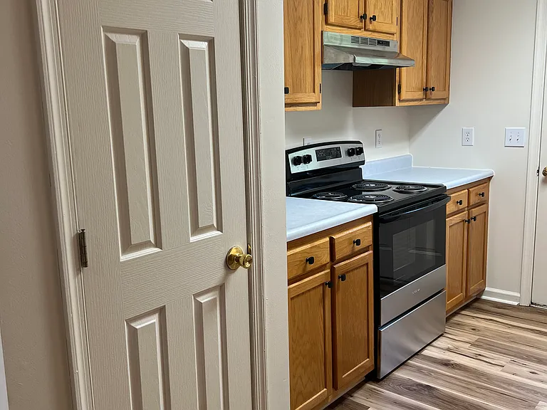 1046 Bridge Ave — Photo 9