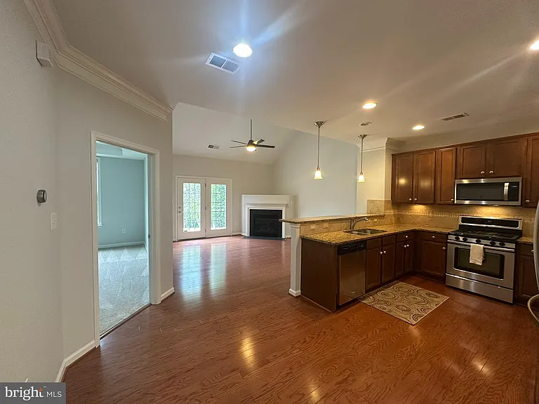 44322 McHenry Sq — Photo 8