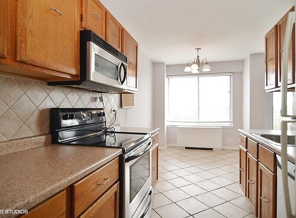 5th image of 6833 N Kedzie Ave APT 612