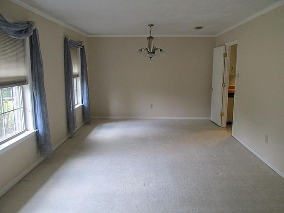 4th image of 505 Elmwood St