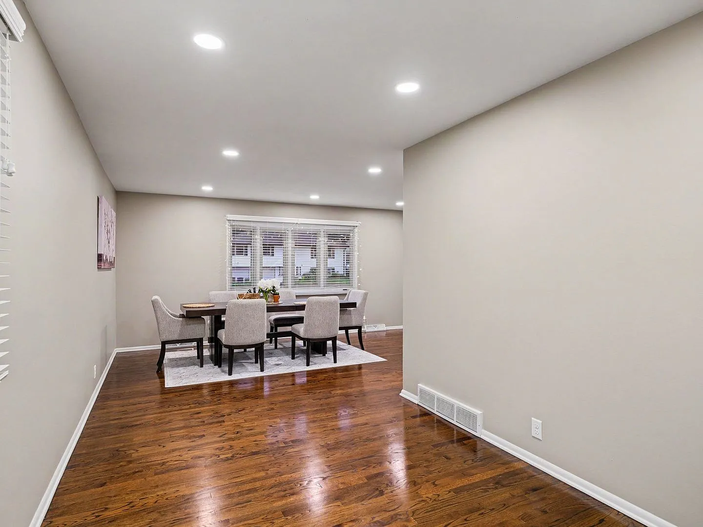 4 Bedroom Bellevue Home! — Photo 3