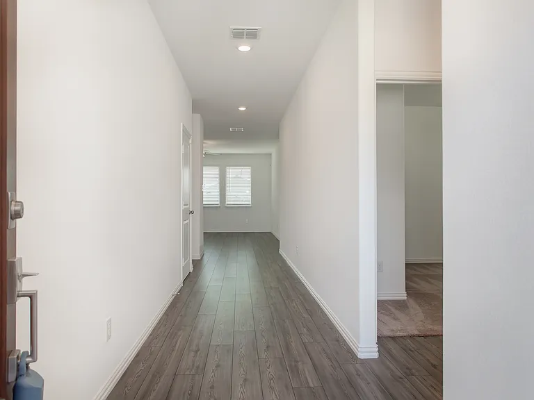 2157 Clarion Ln — Photo 4