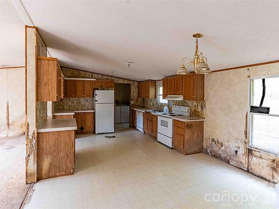 3rd image of 190 Pinewood Knoll Dr