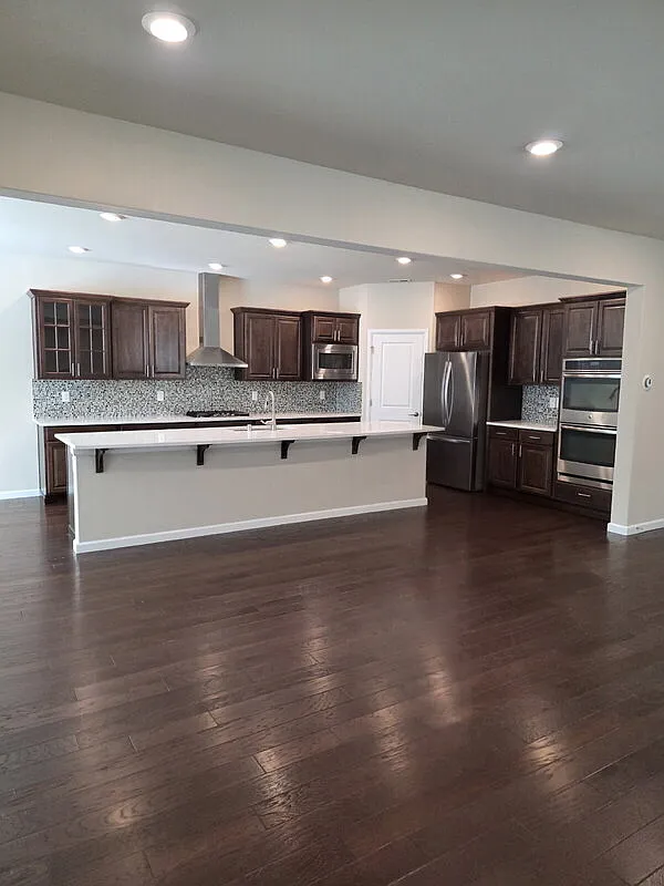 4 bed, 2.5 bath, 2501 sqft, $4,000 — Photo 4