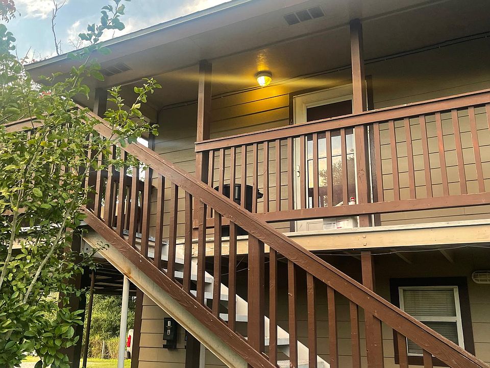 1st image of 411 Rowlett Ave #1