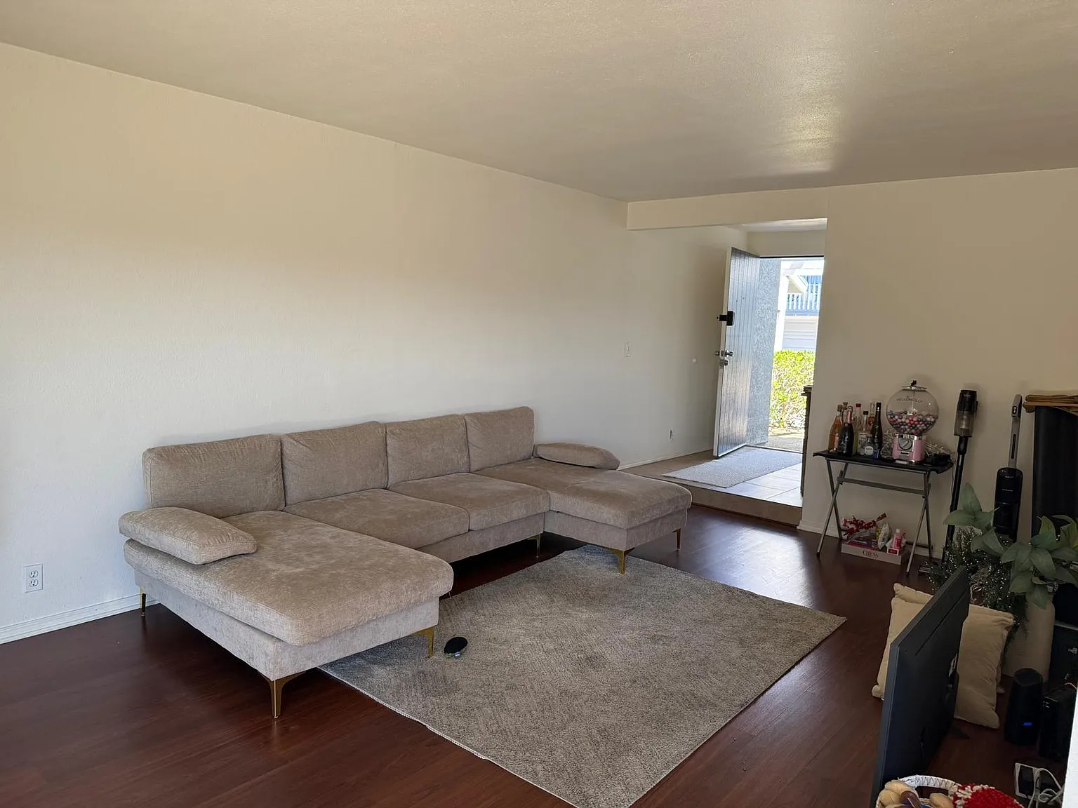 8039 Caminito Mallorca, La Jolla, CA 92037 - 8039 — Photo 3