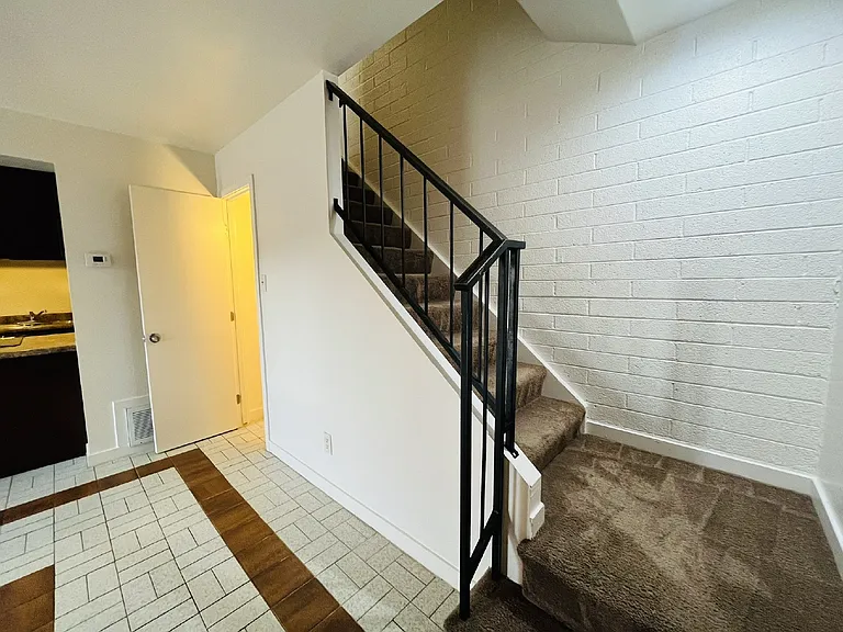 5041 N 40th Ave — Photo 9