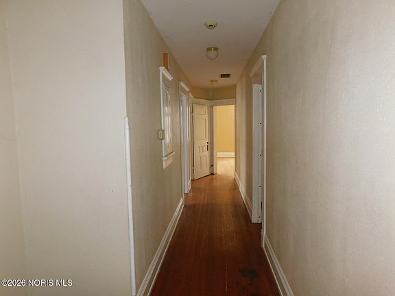 38th image of 2032 Robinwood Ave