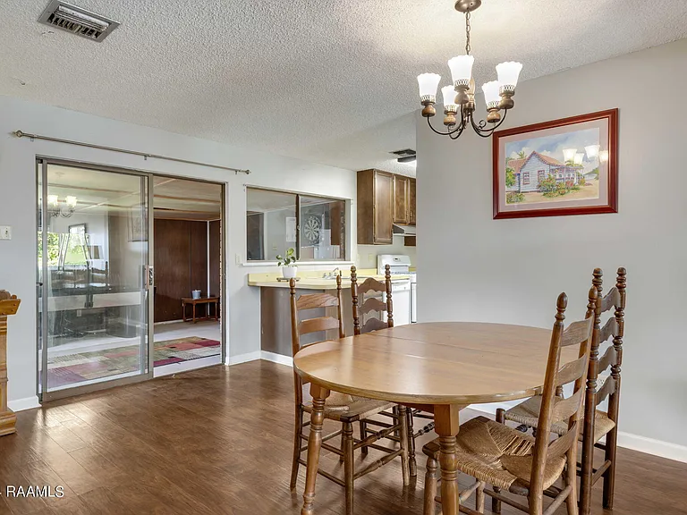 303 Plaza Village Dr — Photo 5