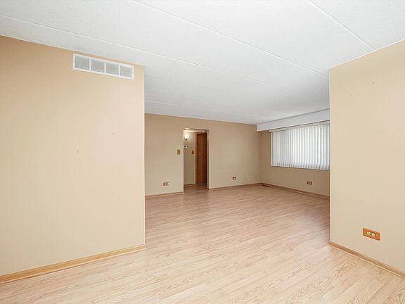 3rd image of 5630 W 103rd St APT 108