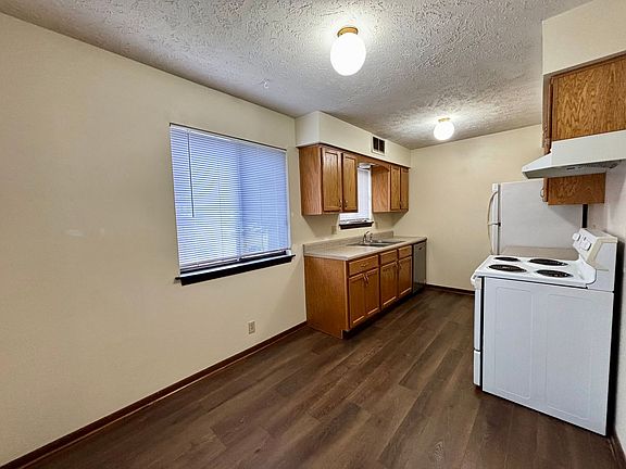 5th image of 3607 S 50th St APT 7