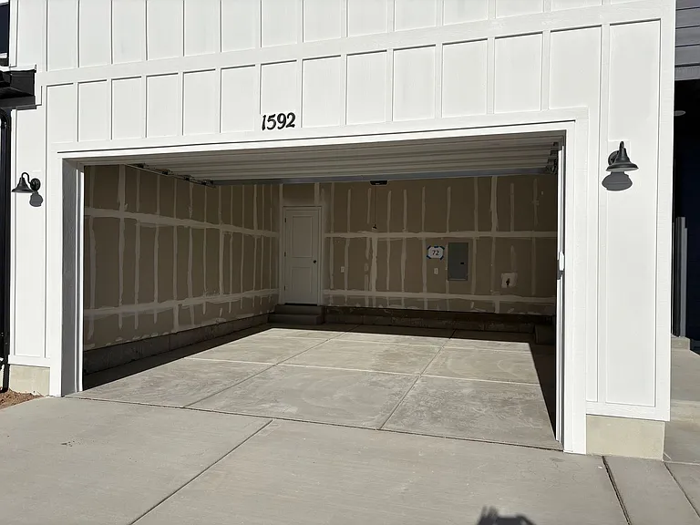 1592 N Summer Springs Cv — Photo 40