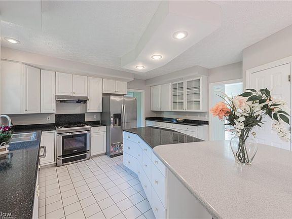 4th image of 7225 Longview Dr