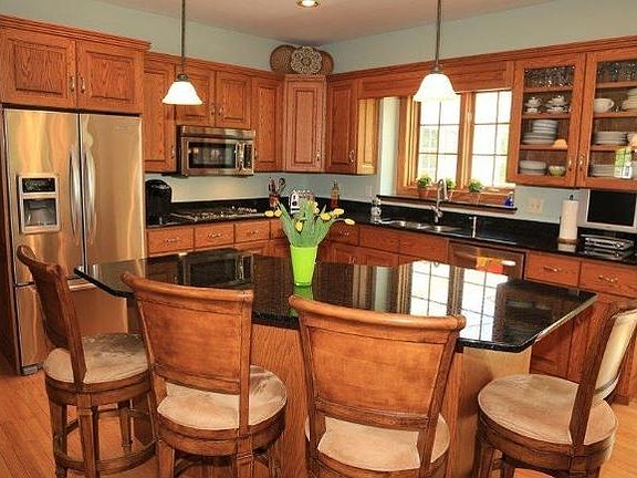 3rd image of 10200 N Kenilworth Cir