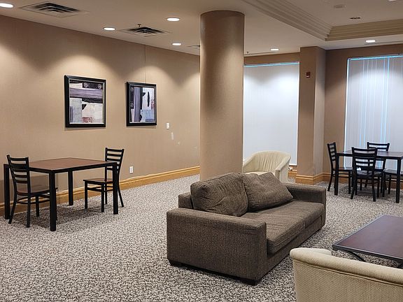 5th image of 185 Oneida Cres #616