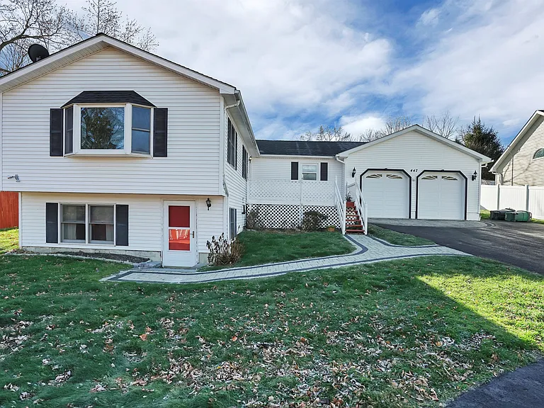 447 Clove Rd — Photo 1