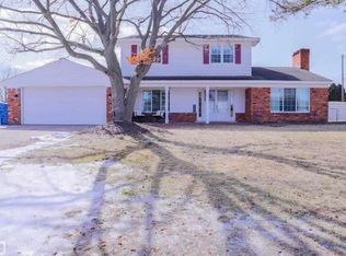 4141 Conne Mara Ln, Waterford, MI