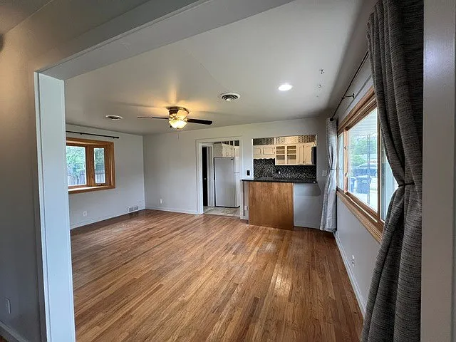 2125 Stirling St — Photo 12