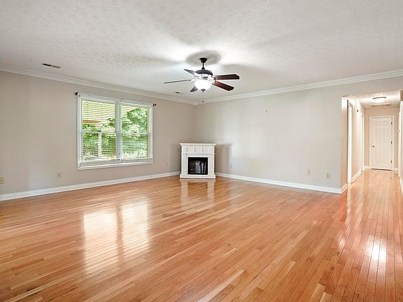 3rd image of 150 Meadow Point Dr