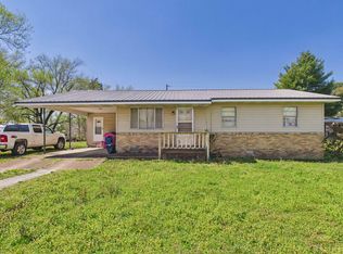 134 N Cedar St, Salem, AR 72576