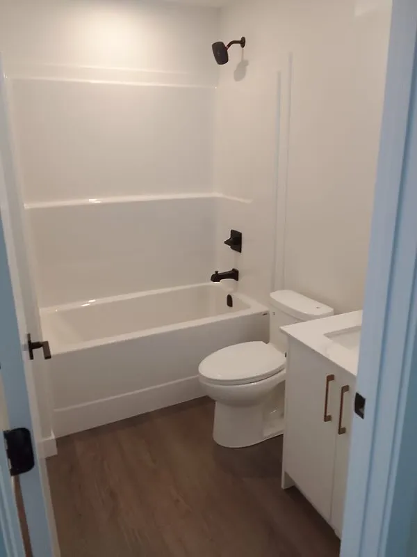 3 bed, 2.5 bath, 1400 sqft, $2,200 — Photo 4