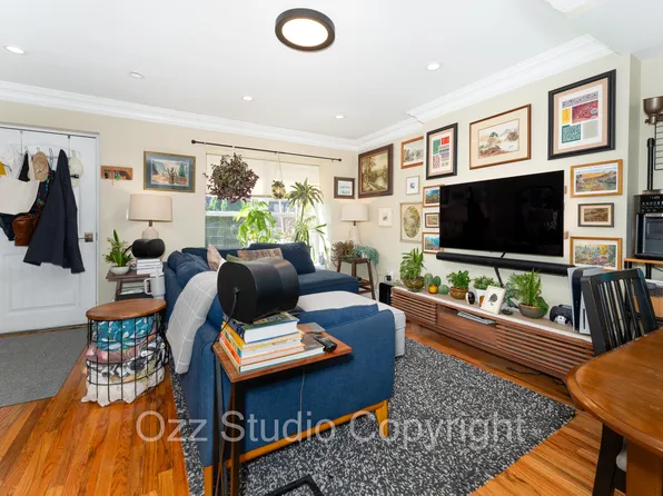 745 Lexington Avenue image 1 of 9