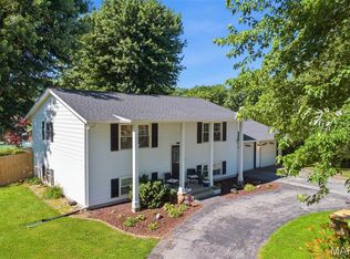10904 Lake Rd, Highland, IL 62249