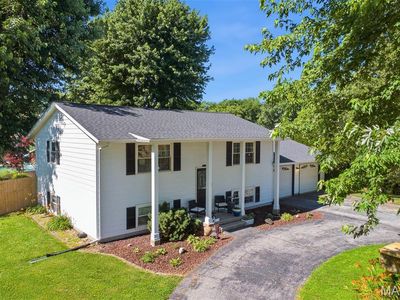 10904 Lake Rd, Highland, IL, 62249