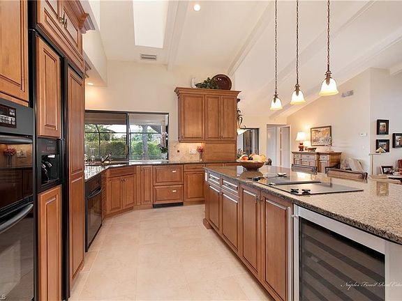 5th image of 825 Bentwood Dr