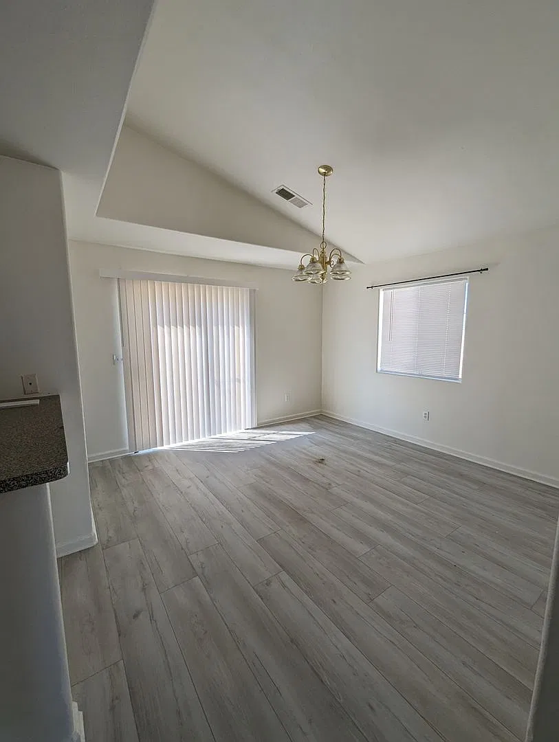 9524 Sally Ave — Photo 4