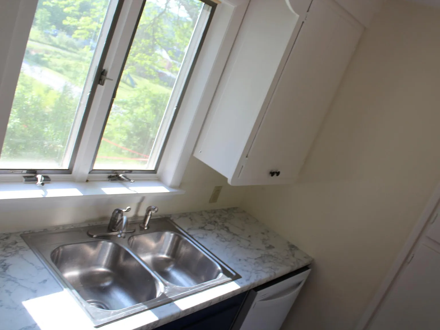 3 bed, 1326 sqft, $1,990 — Photo 4