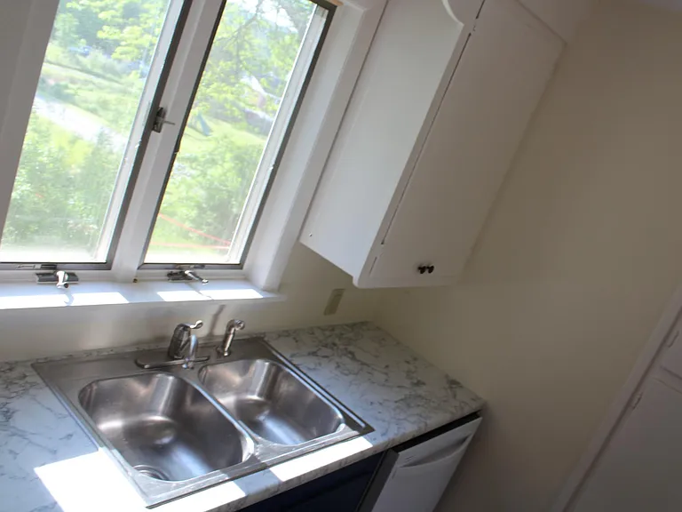 140 Town House Rd — Photo 5