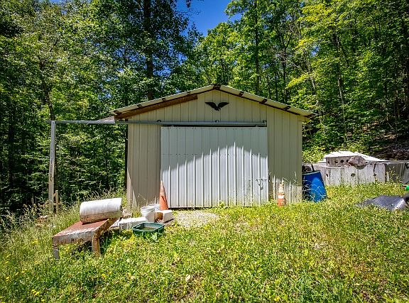 3rd image of 483 Buckhorn Mtn Ln