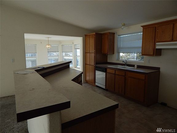 4th image of 12361 Jasmine Dr E