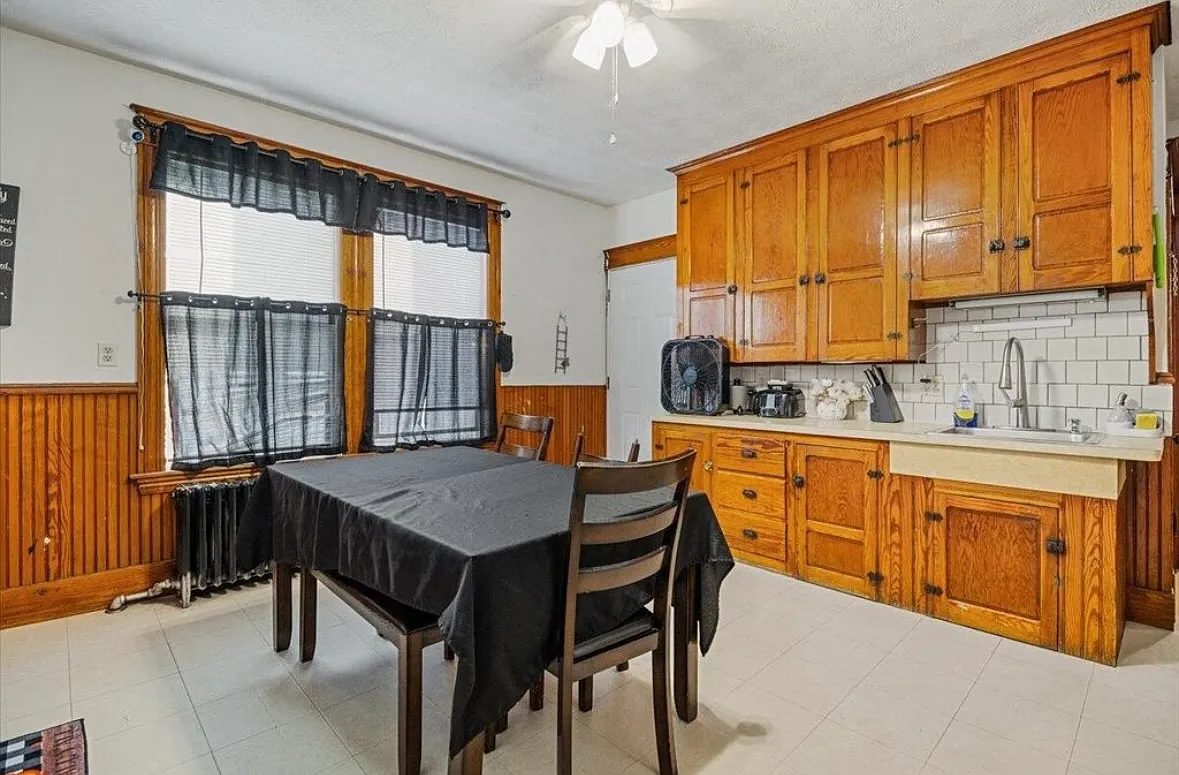 3 bed, 1200 sqft, $2,050 — Photo 1