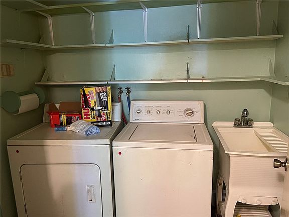 4th image of 329 Stoneybrooke Dr