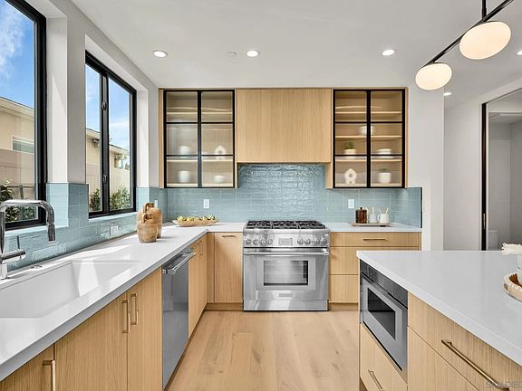 4th image of 1073 Opal St