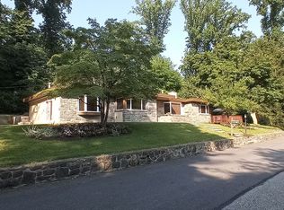 4 Foxwood Ln, Media, PA 19063