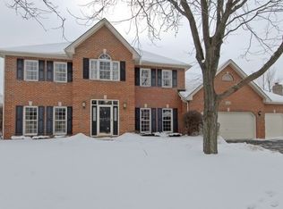 1102 Thoroughbred Cir, St Charles, IL 60174