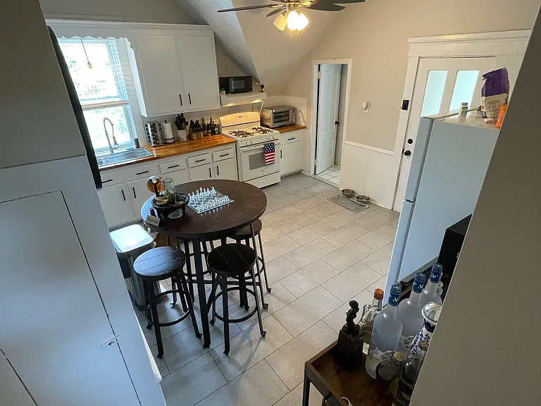 615 Wood St #2 — Photo 4