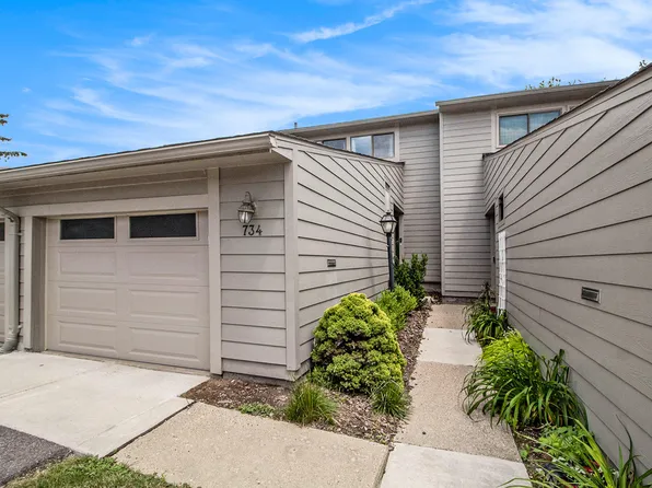 734 Peninsula Ct, Ann Arbor, MI 48105