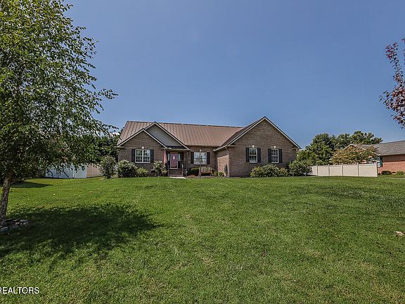 4th image of 529 Sweet Briar Dr
