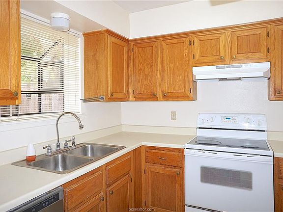 5th image of 1904 Dartmouth St APT Q3